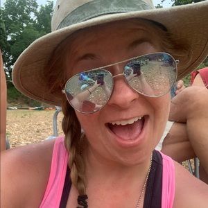 Meet your Posher, Teri